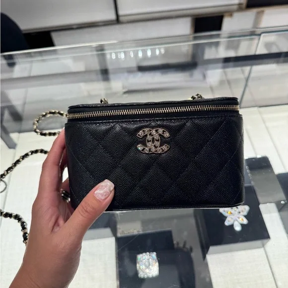 Chanel Crystal Hearts Vanity Case Black Quilted Caviar Leather Bag Gold Hardware - Picture 3 of 3